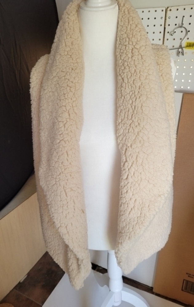 BB Dakota Steve Madden size‎ xs Faux fur vest NWT